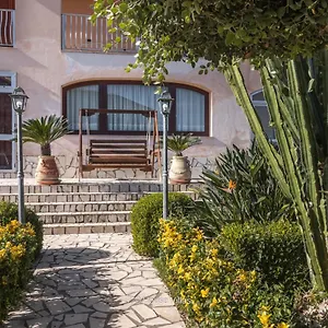https://villa-patrizia-lido-di-noto.sicilyhotelsitaly.net